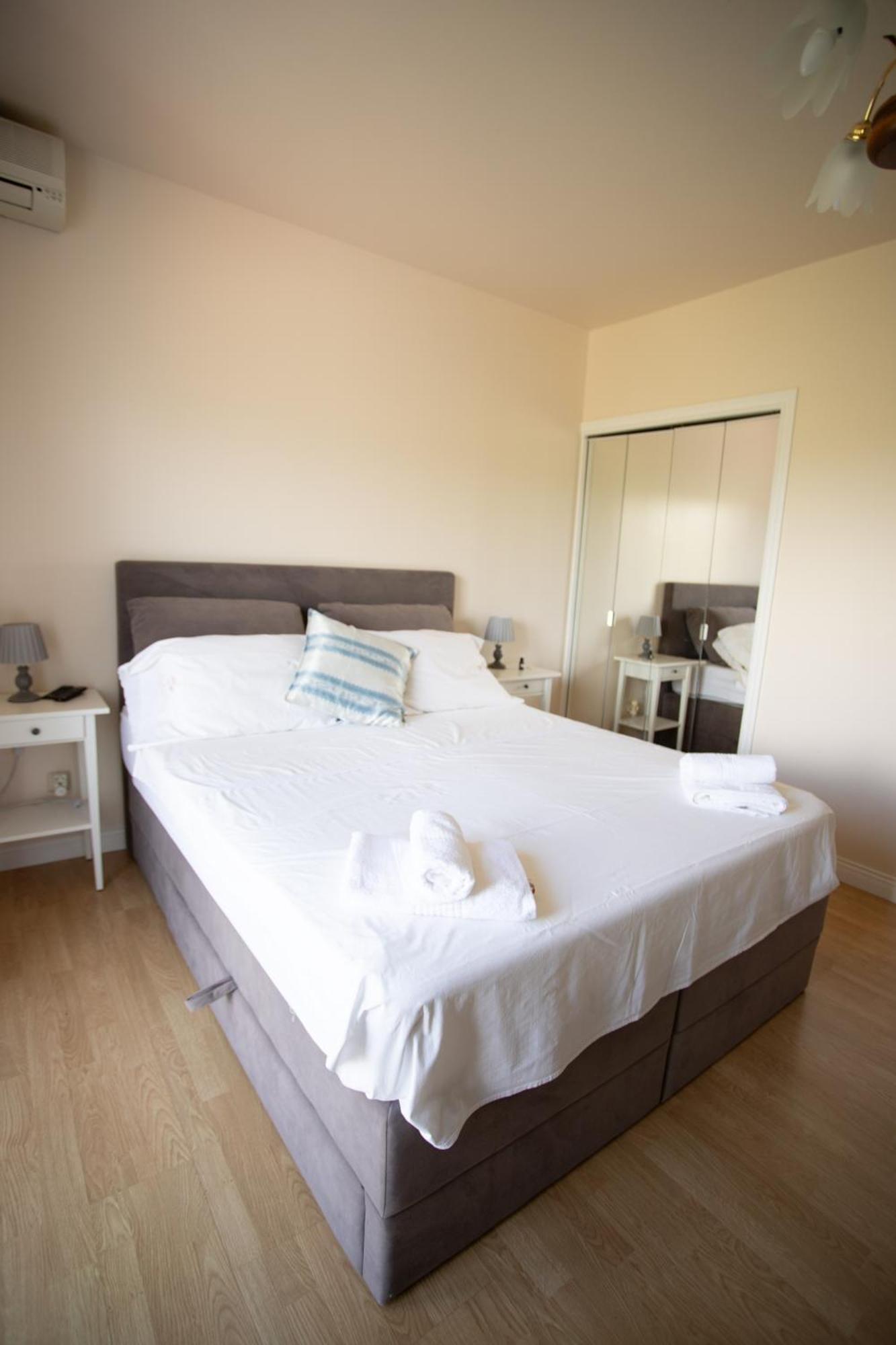 Apartments Mijajov Dvor 수마르틴 객실 사진