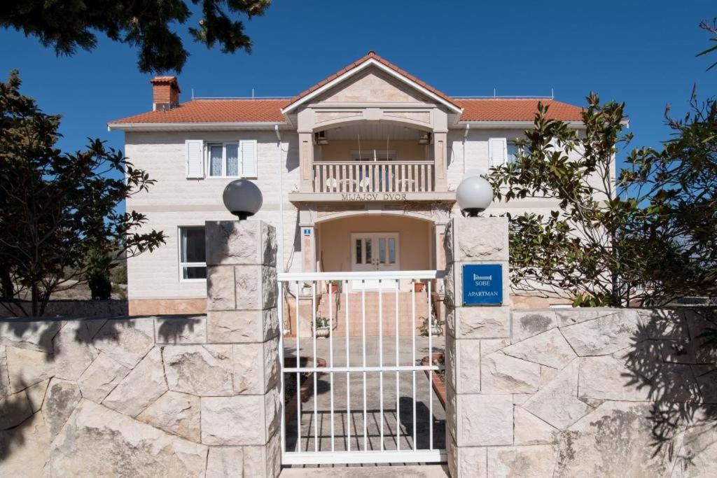 Apartments Mijajov Dvor 수마르틴 객실 사진